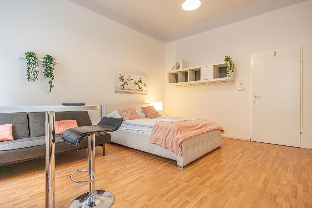Cozy Center Retreat 2br Apt. Homelike Comfort * Wenen