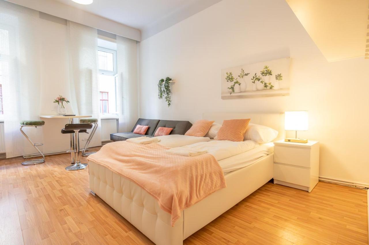 Cozy Center Retreat 2br Apt. Homelike Comfort Appartement Wenen
