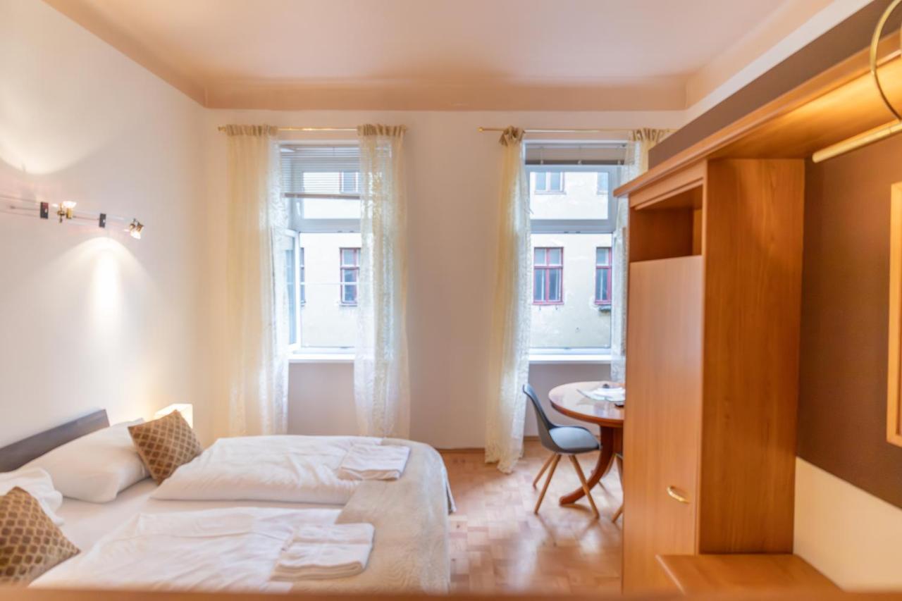 Cozy Center Retreat 2br Apt. Homelike Comfort Wenen