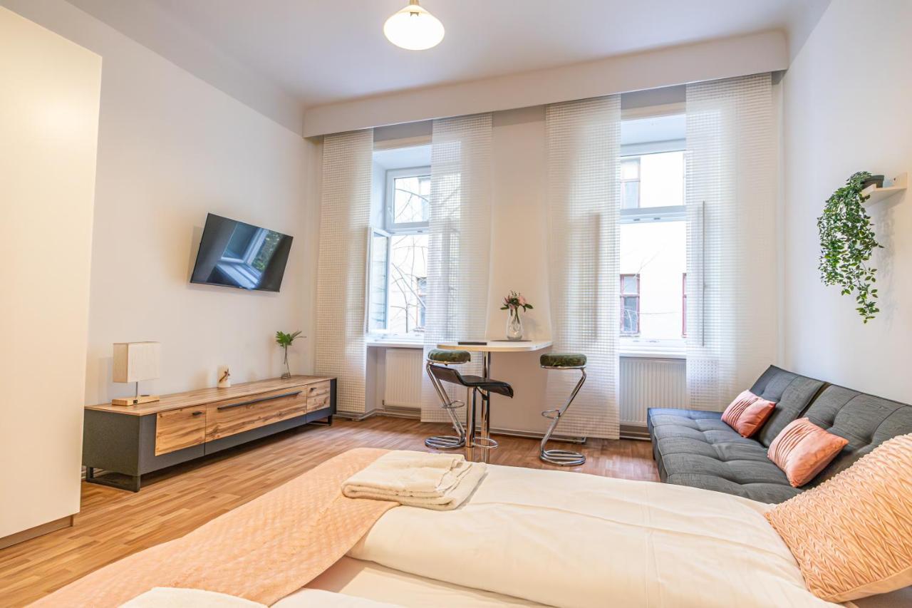 Cozy Center Retreat 2br Apt. Homelike Comfort Appartement Wenen